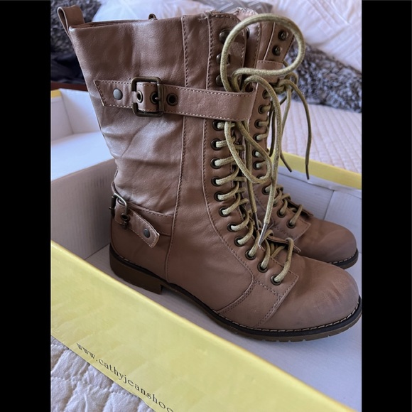 Tan boots - Picture 1 of 4